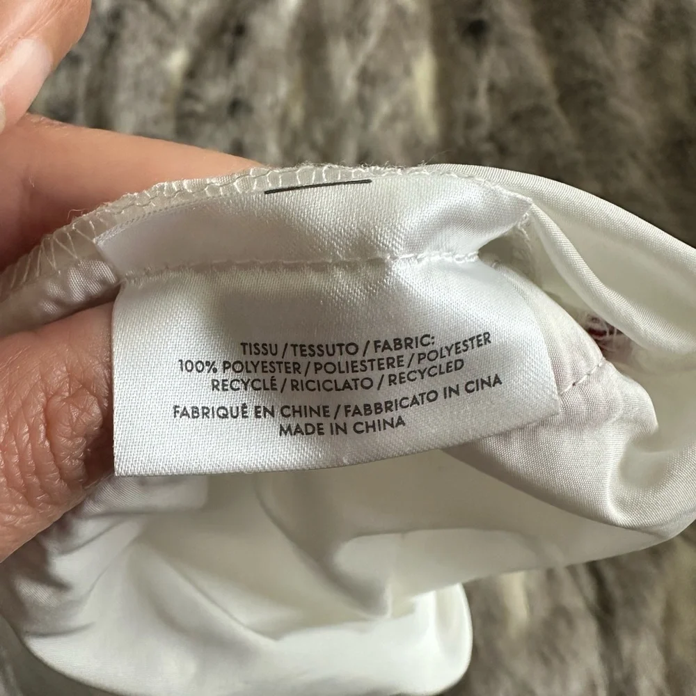NWOT Moncler White Nylon Ribbon Trim Drawstring Logo crossbody bag